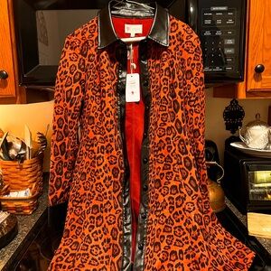 L'ATISTE Leopard Print Cape with Black Trim